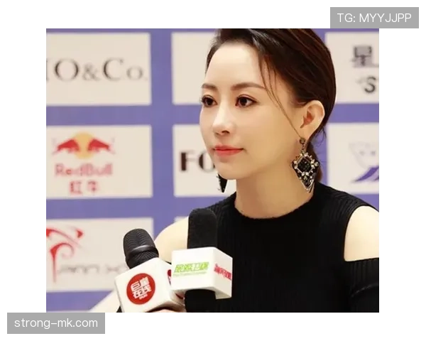 潘晓婷出门像搬家，手提包把球杆都比下去，普通人瞬间失语